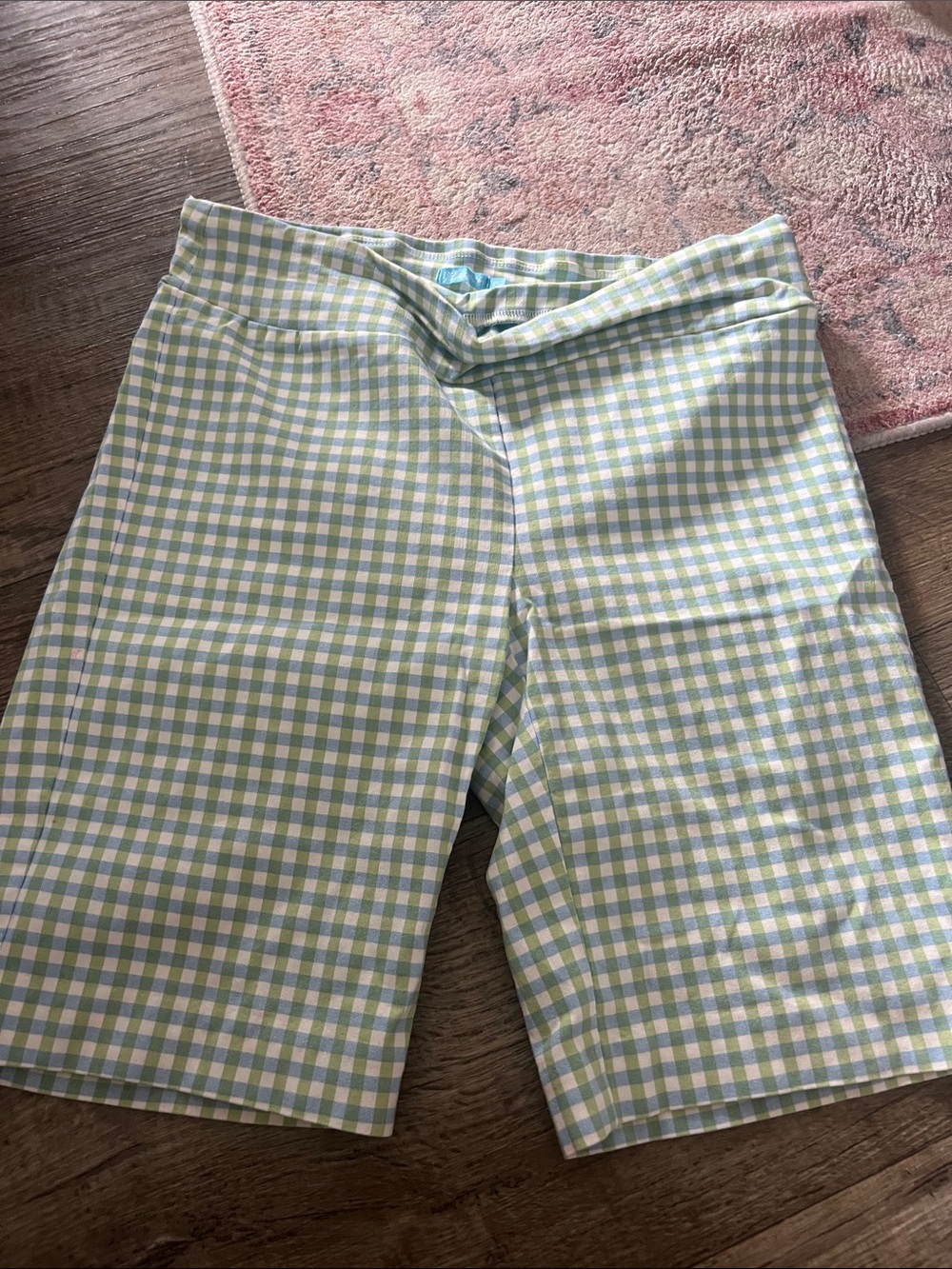 J McLaughlin Gingham Stretch Mid-Length Women's Shorts - Green & White
